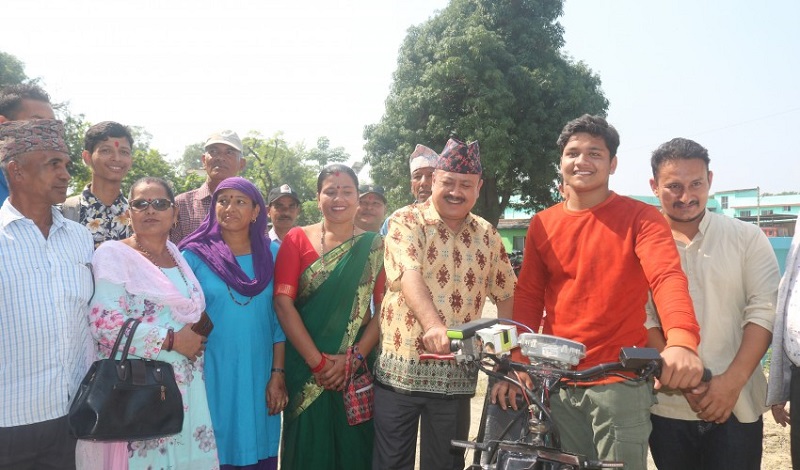 16-year-old invents electronic motorcycle