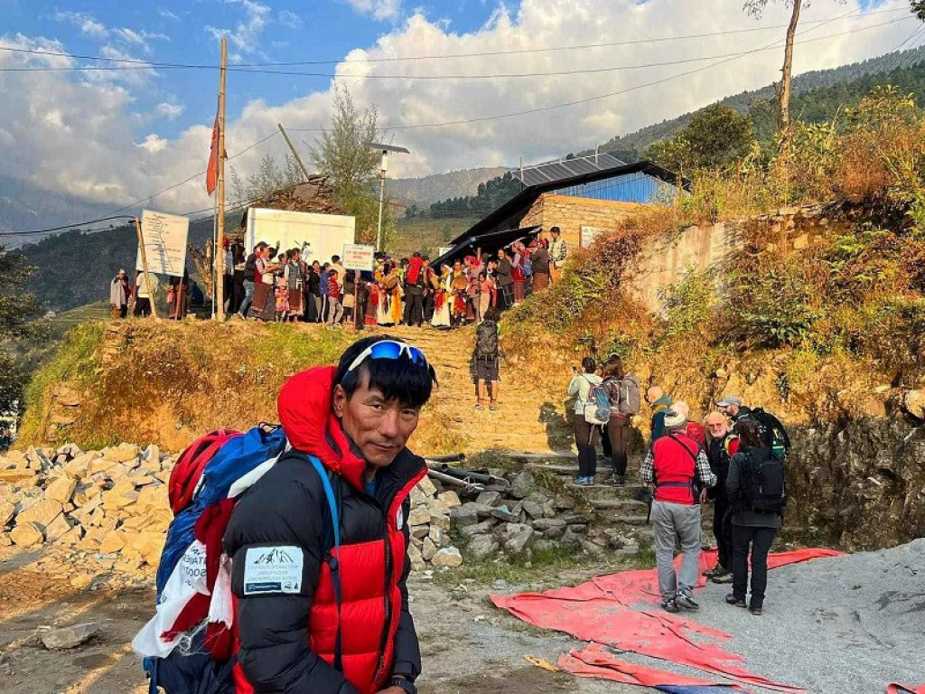 Sanu Sherpa awarded by Tourism minister