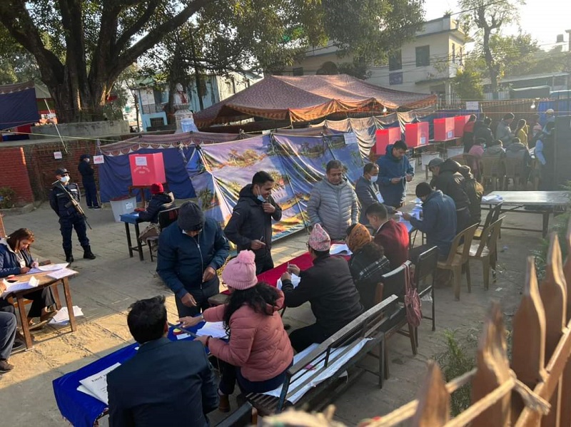Political personalities continue to cast votes