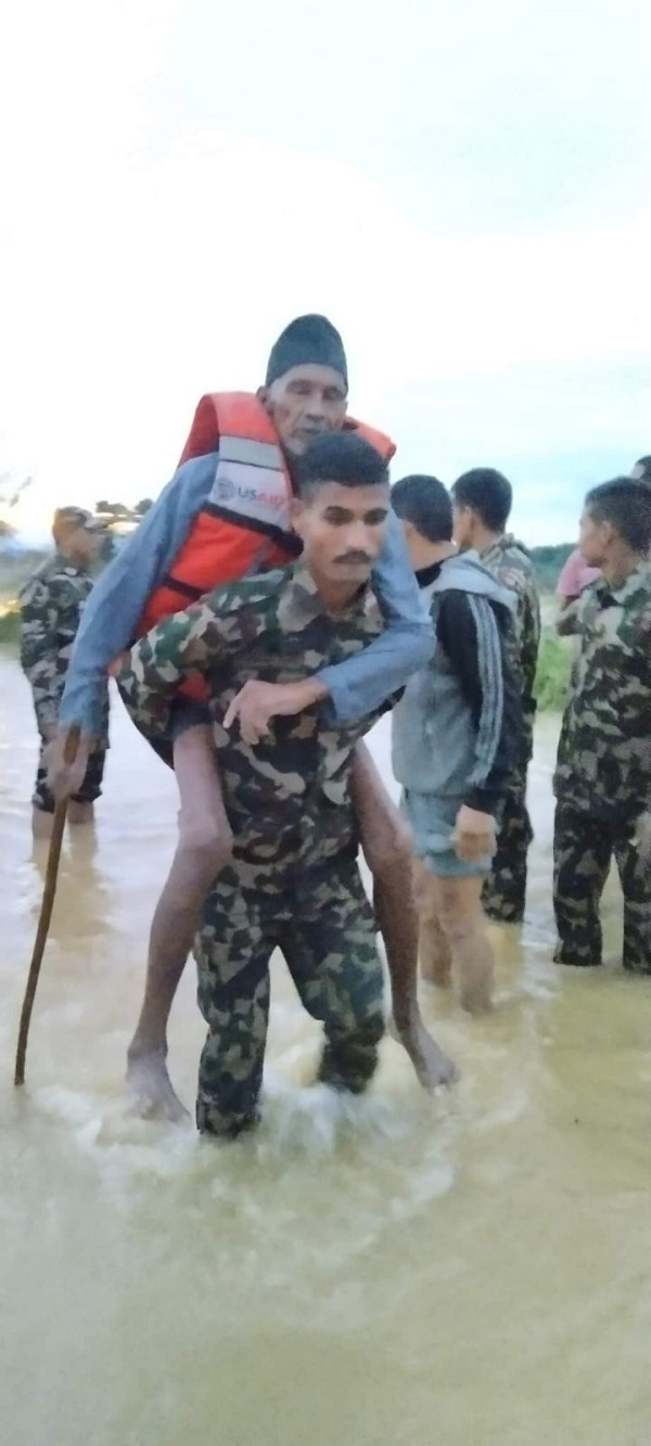 Nepalese army continue rescue operations