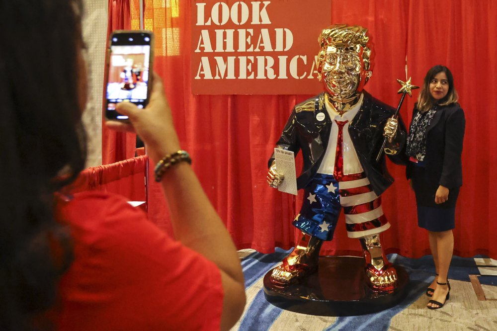 Trump the dominant force at conservative conference