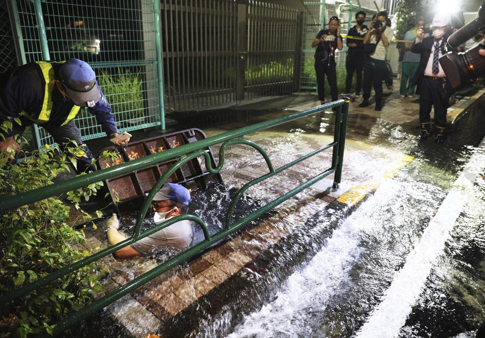 Magnitude 5.9 quake halts trains in Tokyo area; 30 injured