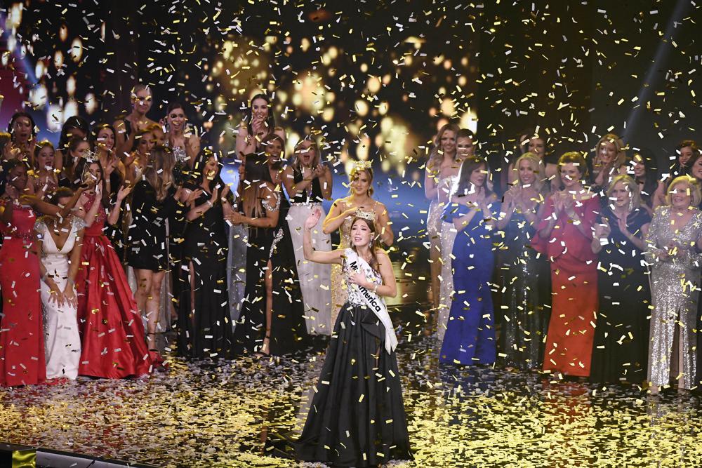 Miss Alaska, Emma Broyles, crowned Miss America