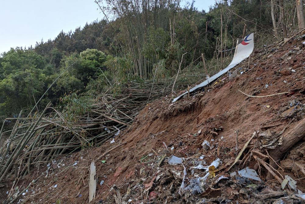 Chinese airliner crashes with 132 aboard in country’s south