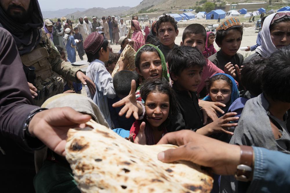 Taliban and US officials to meet amid quake relief efforts