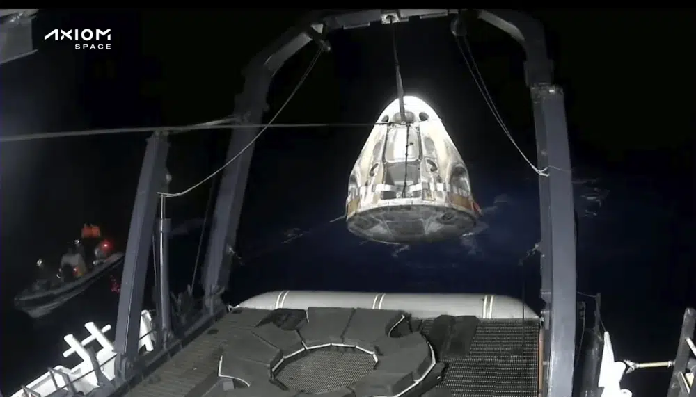 2 Saudi astronauts returns from space station