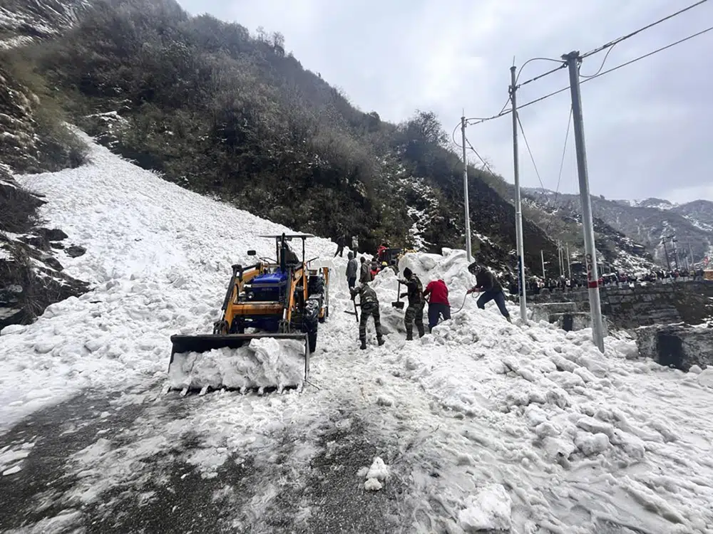 Avalanche kills 7 tourists in NE. India