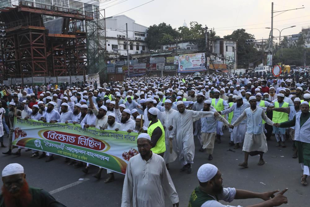 Muslims, Hindus protest amid communal violence in Bangladesh
