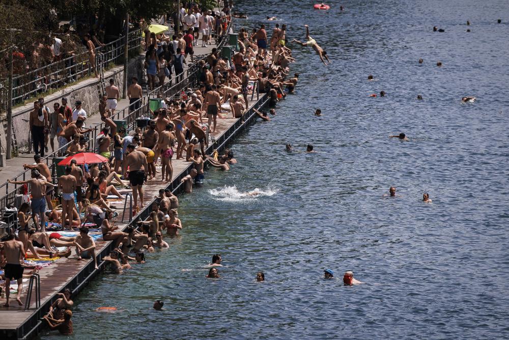 Hot weekend for Europe, officials warn of extreme fire risk