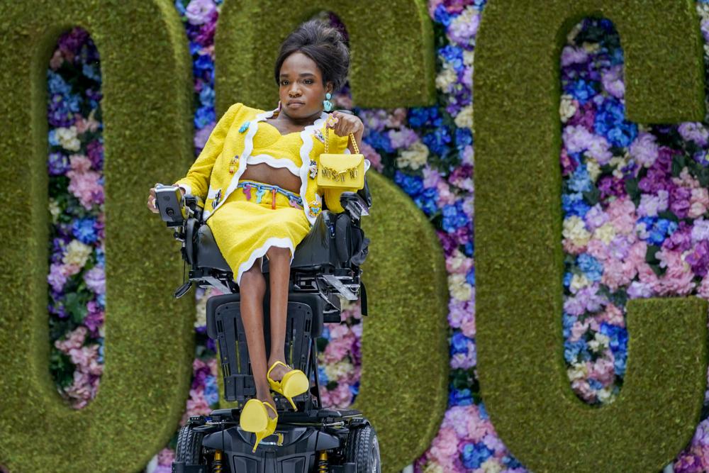 On Moschino runway: Puppies, giraffes and bears
