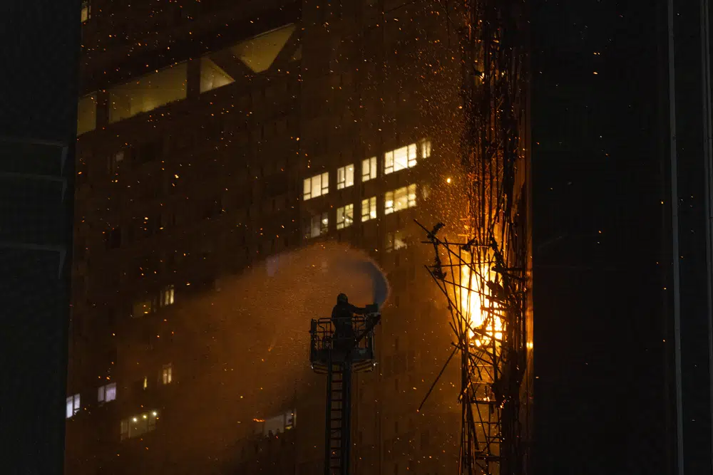 Firefighters battle blaze in Hong Kong shopping district