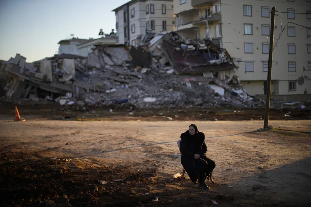 Search for earthquake survivors enters final hours in Turkey