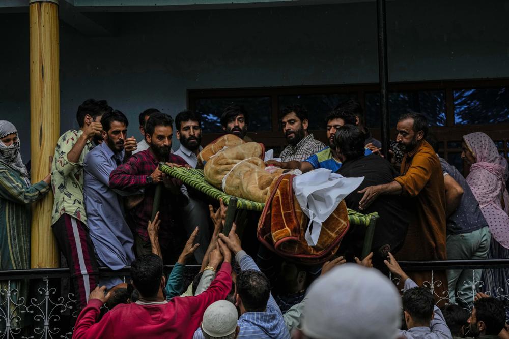 Police suspect militants fatally shot local Hindu