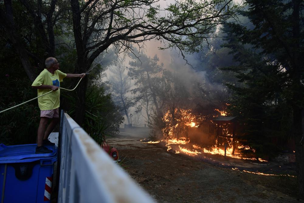 Relief aid extended to fire survivors in Sindhupalchowk