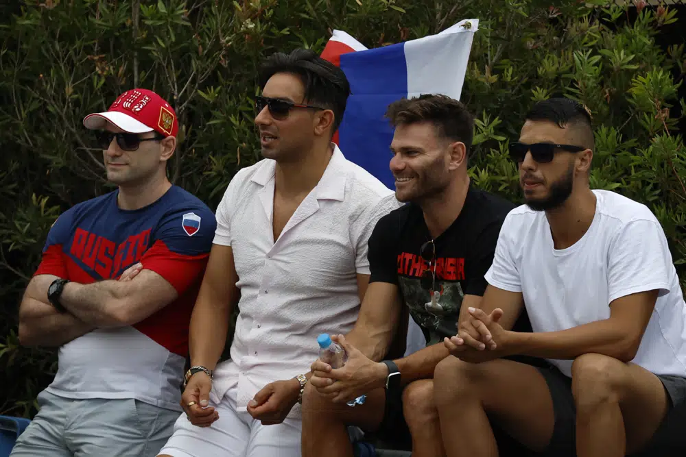4 with Russian flags kicked out of Australian Open