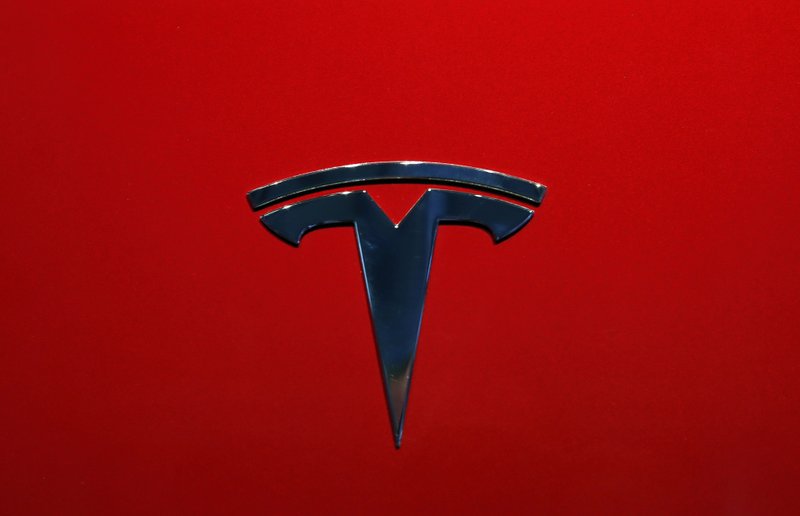 Tesla to fix touch screens, ending spat with US regulators