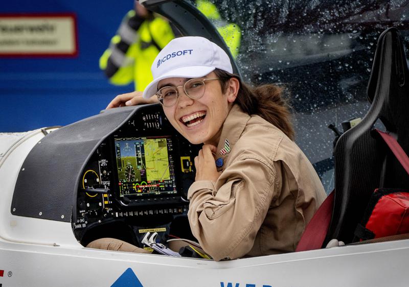 19-year-old sets record for solo global flight