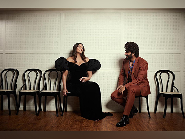 Arjun Kapoor posts an adorable picture with Sonam Kapoor
