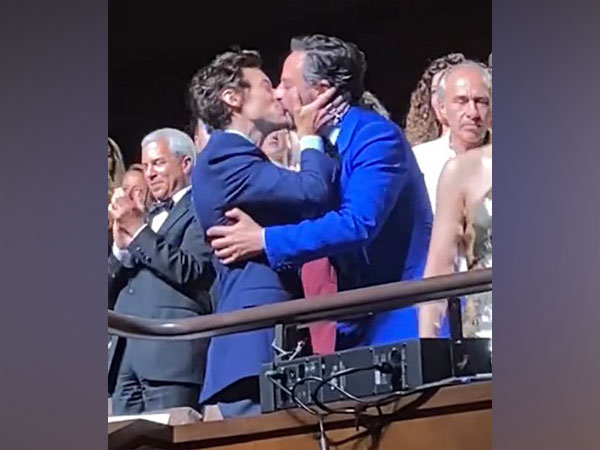 Harry Styles kisses co-star Nick Kroll
