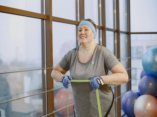 Air pollution shifts the scales in favor of female obesity