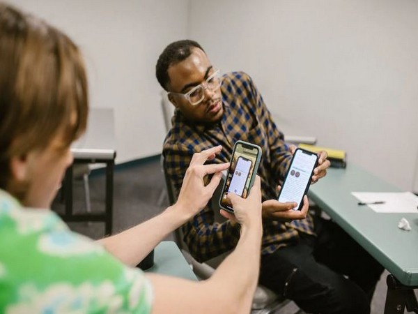 Taking pictures help students to remember