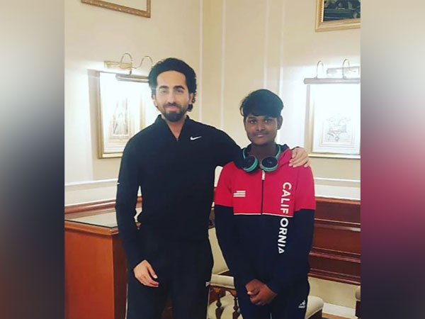 Ayushmann Khurrana jams with street singer