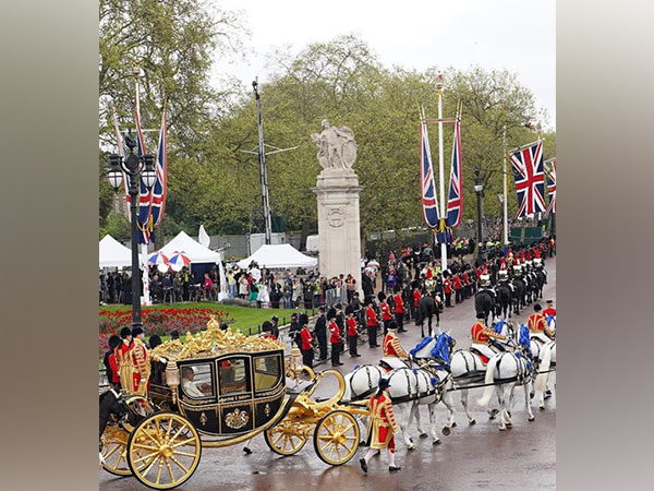 King Charles III’s coronation: Monarchs ride royal carriages
