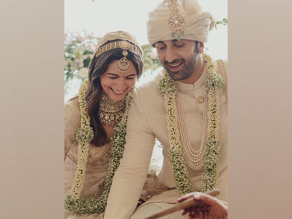 Alia remembers how Ranbir went on his knees