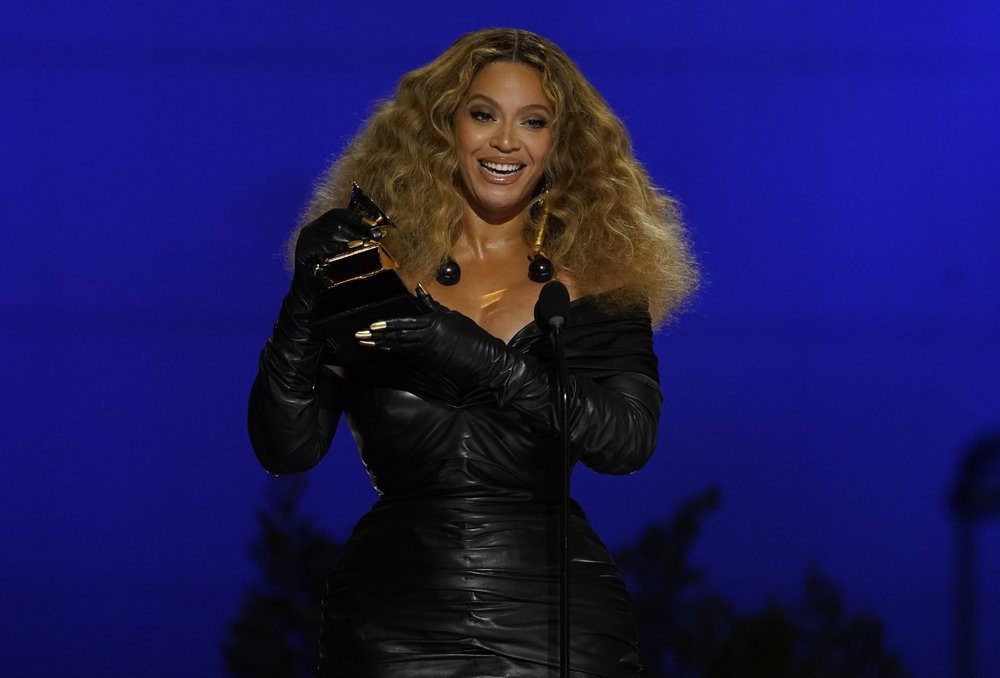 Who run the Grammys? Beyoncé, Taylor Swift make history