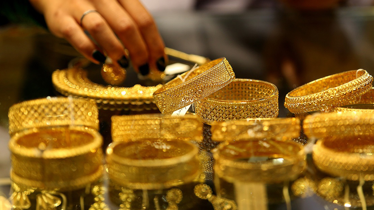 Gold price down by Rs 1,200 per tola