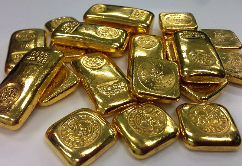 Gold prices fell by Rs 400 per ounce