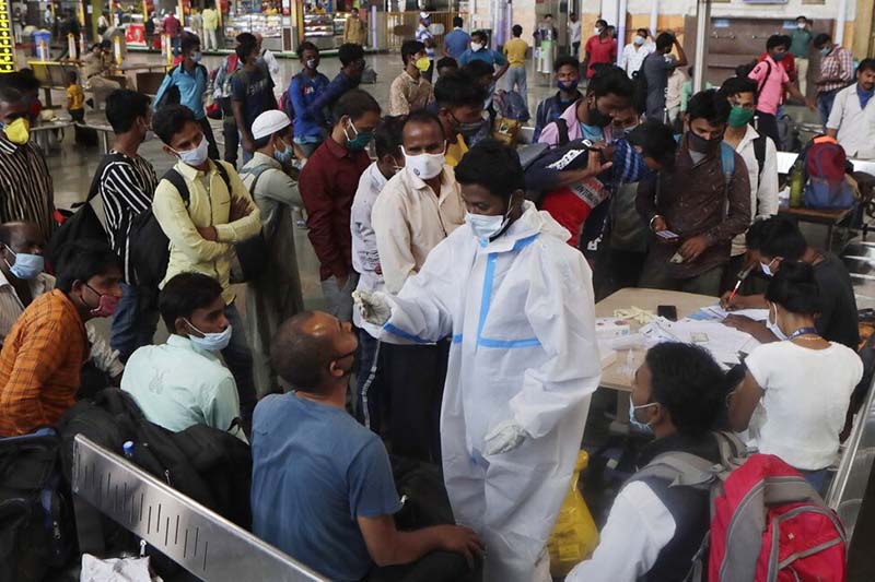 Indian states warn of COVID-19 vaccine shortages