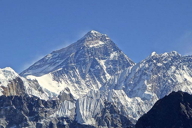 Bahraini prince, others summit Mt Everest