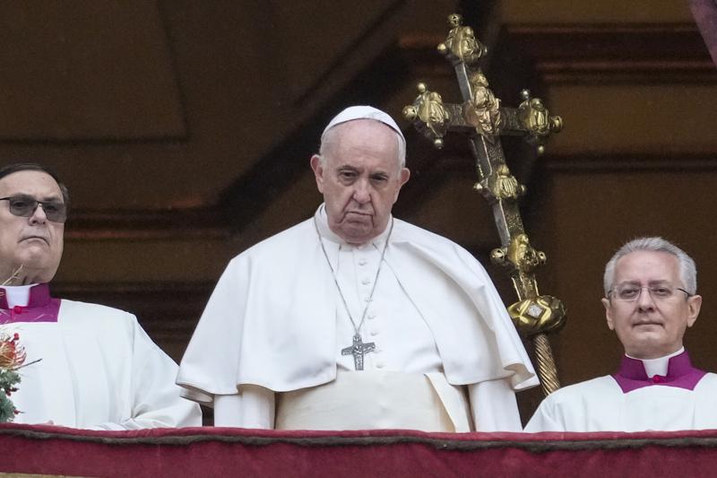 Pope prays for pandemic’s end on Christmas