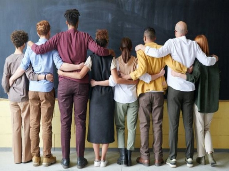 Study finds what makes people break from herd to make different decision