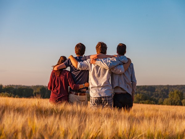 Study finds giving support to family and friends as important as receiving, boosts health