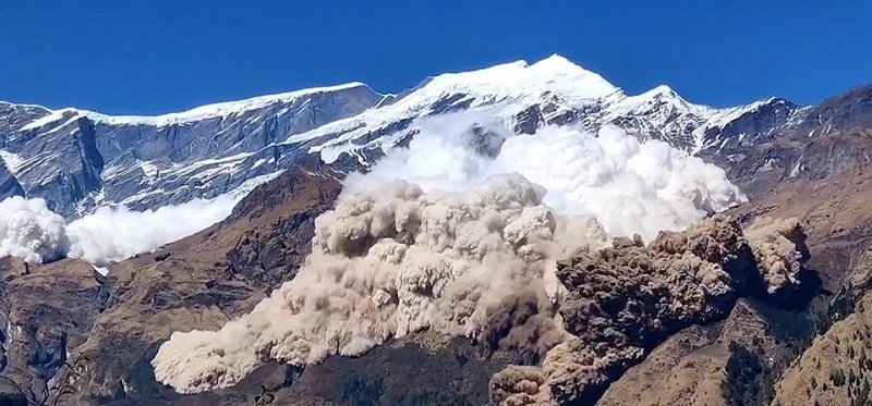 Manaslu avalanche, one killed, 10 rescued