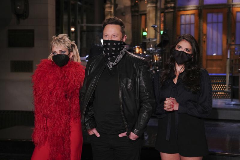 Elon Musk shows humility and hubris as ‘SNL’ host