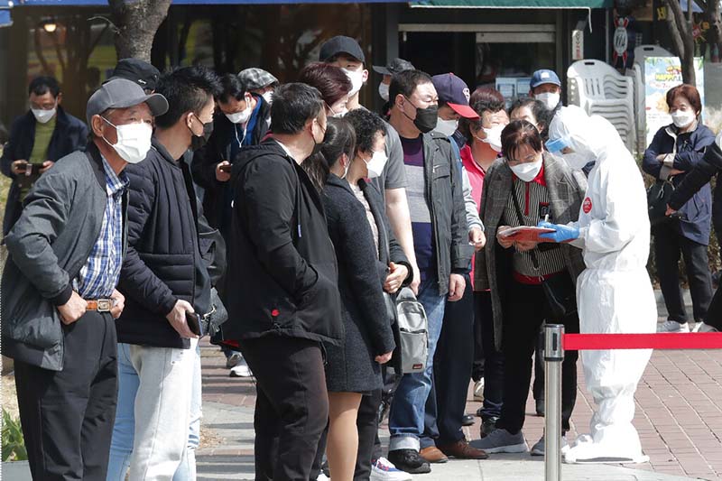 South Korea sees worst outbreak as COVID cases surge