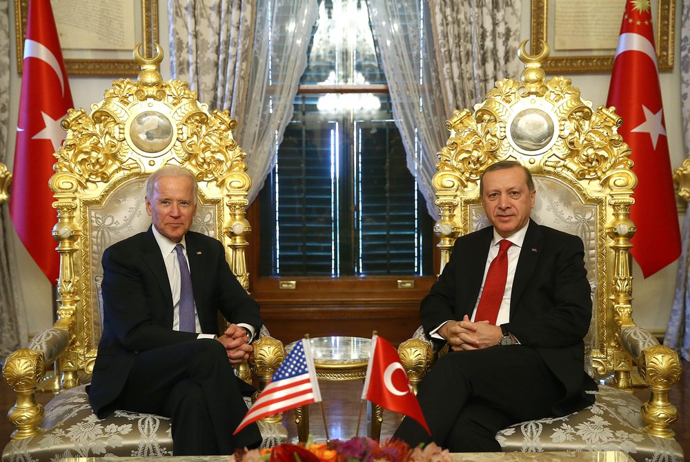 Turkey detains ex-admirals on straits treaty