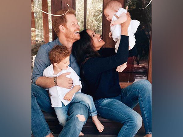 Prince Harry, Meghan Markle reveal first picture of newborn daughter