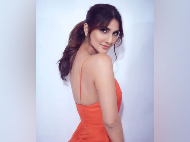 Bollywood celebrities pour in birthday wishes for Vaani Kapoor