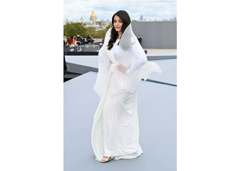 Aishwarya Rai Bachchan stuns at Paris Fashion Week