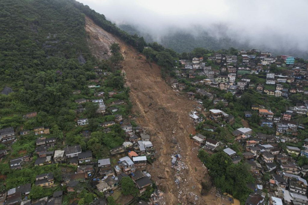 Landslide kills father, daughter