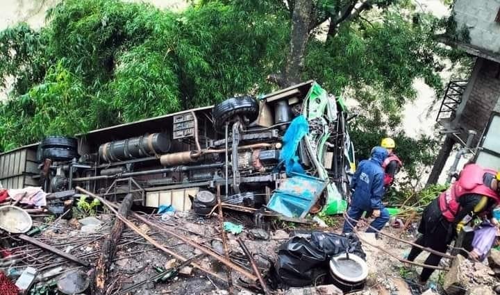 19 injured as bus plunges at Dasdhunga