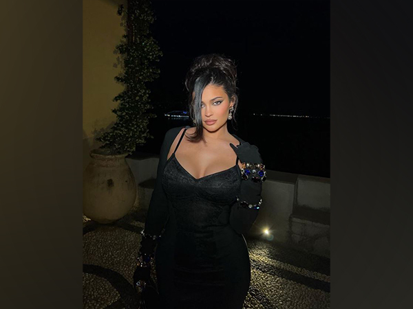 Kylie Jenner busts out goofy moves