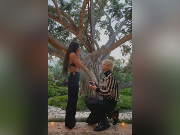 Kelly’s engagement ring was designed to hurt when taken off