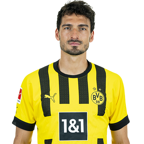 Dortmund Hummels signs on for another year
