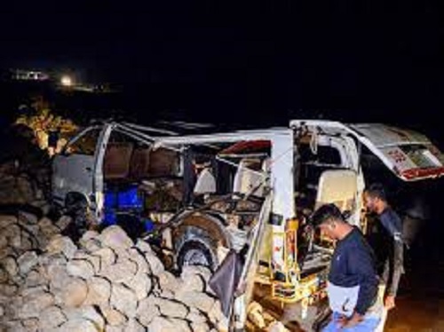 20 killed in van accident as record floods haunt Pakistan