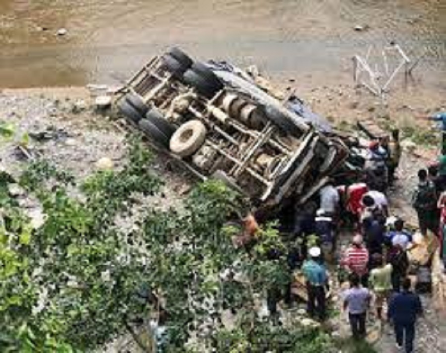 Truck plunges into Koshi Barrage